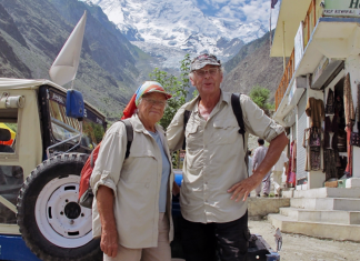 Casal de idosos viaja junto há 60 anos e já conheceu 194 países