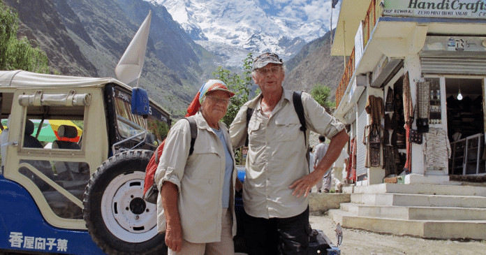 Casal de idosos viaja junto há 60 anos e já conheceu 194 países