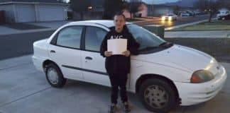 Menino vende seu Xbox e trabalha como jardineiro para comprar um carro para sua mãe Menino vende seu Xbox e trabalha como jardineiro para comprar um carro para sua mãe