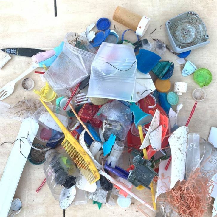 contioutra.com - Jovem surfista recicla plásticos encontrados na praia e faz pranchas sustentáveis.