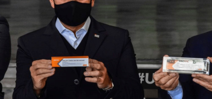 Doses de CoronaVac podem chegar ao Brasil em até 20 dias