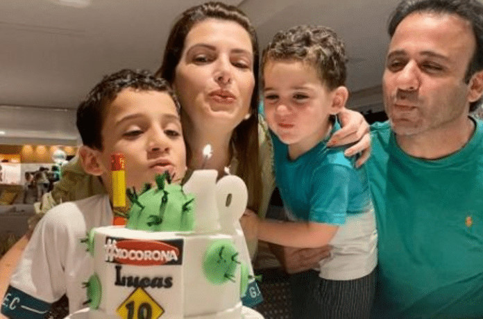 Menino comemora aniversário com festa temática do coronavírus