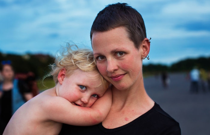 contioutra.com - 26 fotografias que captam a essência da maternidade em diferentes países. Um amor universal!