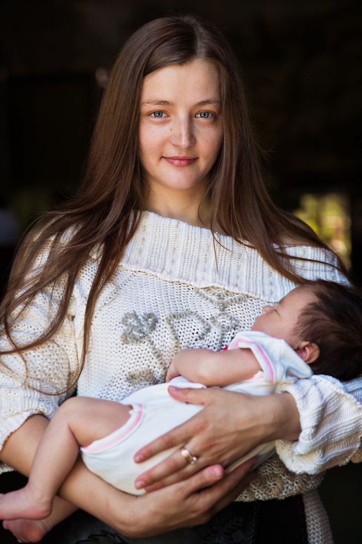 contioutra.com - 26 fotografias que captam a essência da maternidade em diferentes países. Um amor universal!