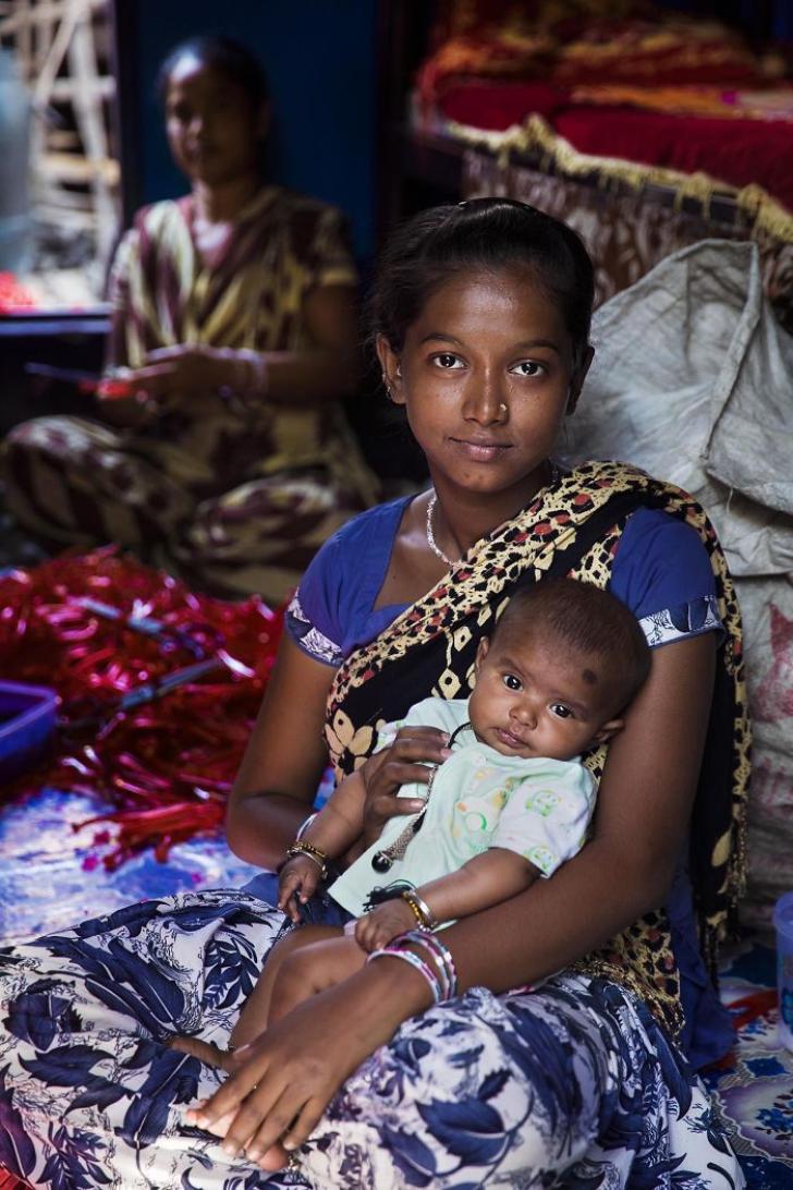 contioutra.com - 26 fotografias que captam a essência da maternidade em diferentes países. Um amor universal!