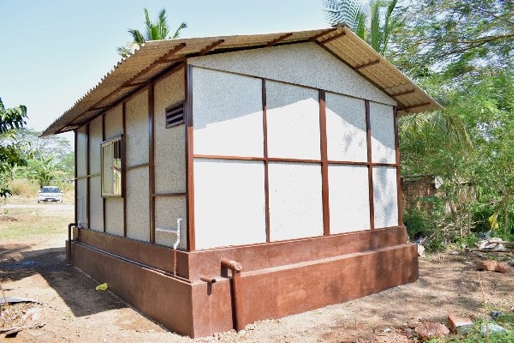 contioutra.com - Catadora de lixo constrói sua própria casa com plástico100% reciclado em apenas 10 dias