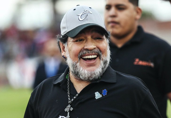 contioutra.com - Confira 11 geniais e polêmicas frases de Diego Maradona. O astro que nos deixou no dia de hoje.