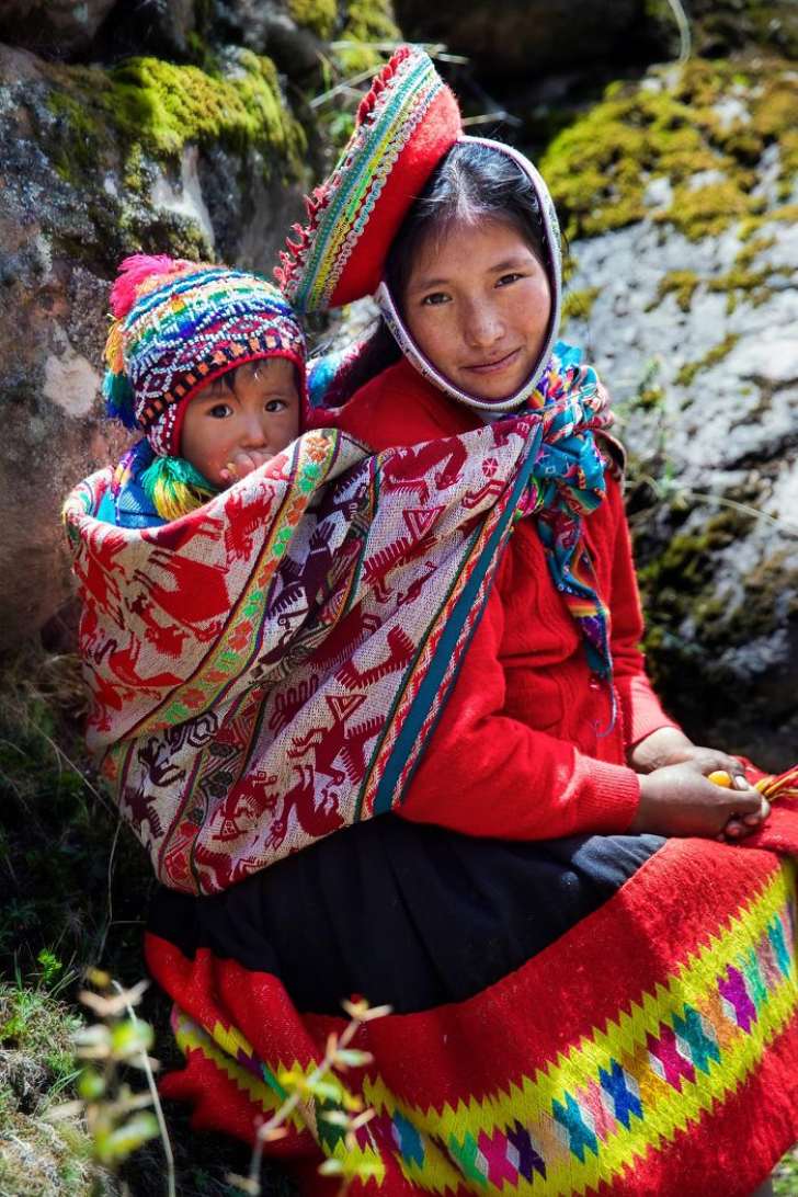 contioutra.com - 26 fotografias que captam a essência da maternidade em diferentes países. Um amor universal!