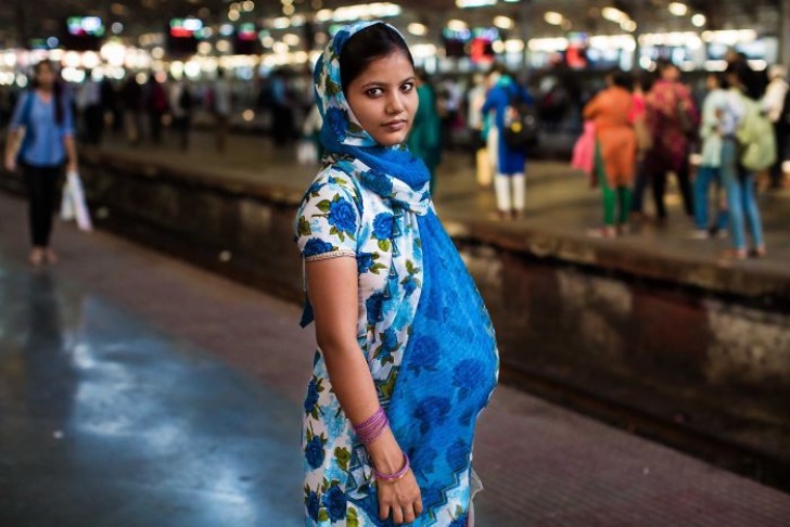 contioutra.com - 26 fotografias que captam a essência da maternidade em diferentes países. Um amor universal!