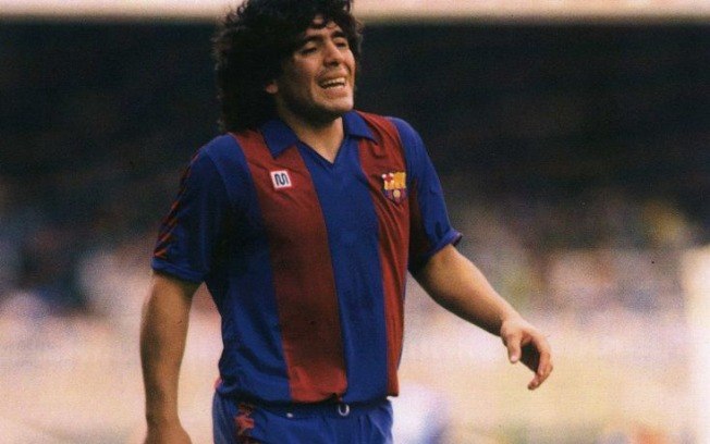 contioutra.com - Confira 11 geniais e polêmicas frases de Diego Maradona. O astro que nos deixou no dia de hoje.