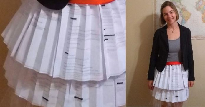 Estudante defende dissertação usando saia feita de cartas de rejeição para ‘normalizar o fracasso’