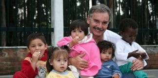 Este homem já salvou a vida de mais de 95 mil crianças que resgatou das ruas e de lixões