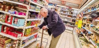 Ele flagrou um idoso roubando seu pão e lhe ofereceu o produto de graça: “Se tiver fome, me procure”