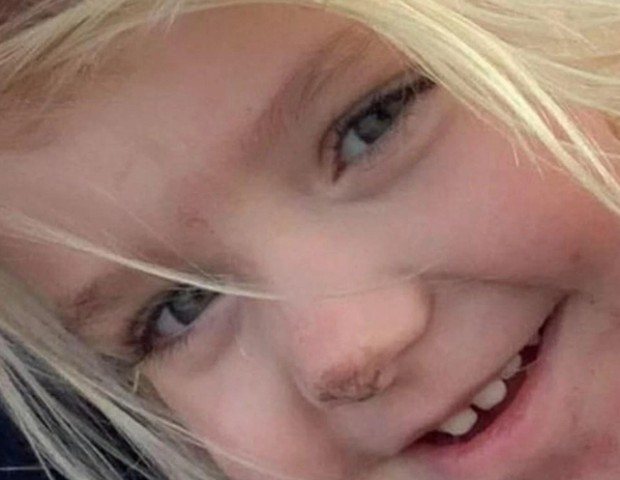 contioutra.com - Menina de 3 anos falece após ficar trancada em carro quente, enquanto casal via série