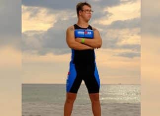 Atleta com Síndrome de Down faz história como o primeiro a terminar um triatlo de meia distância