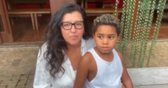 Em vídeo, Regina Casé mostra tristeza do filho com racismo depois de morte em supermercado
