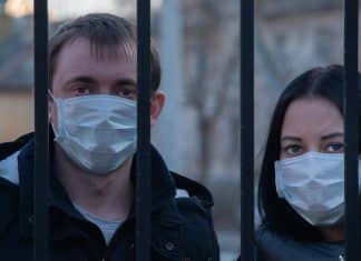 Estudo brasileiro identifica traços da personalidade daqueles que escolhem não usar máscara