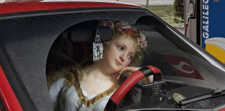 Artista coloca pessoas de pinturas clássicas em situações cotidianas do mundo atual.