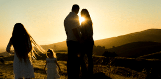 Tem família que destrói o nosso emocional e precisamos falar mais disso. Tem família que destrói o nosso emocional e precisamos falar mais disso.