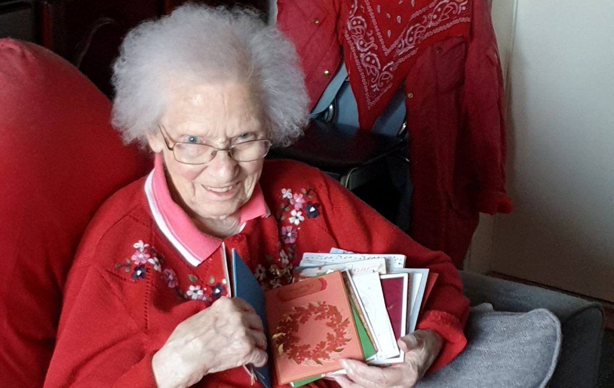 contioutra.com - Vovó solitária recebe mais de 1.000 cartões de Natal, restaurando sua 'fé na natureza humana'