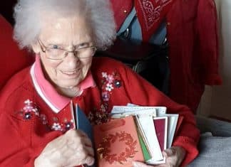 Vovó solitária recebe mais de 1.000 cartões de Natal, restaurando sua ‘fé na natureza humana’