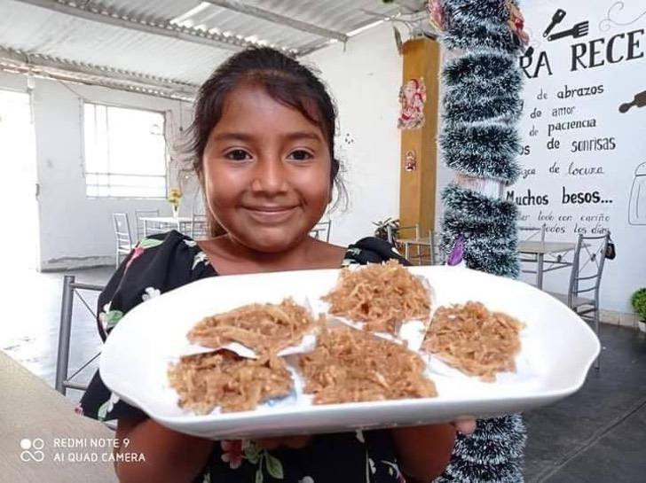 contioutra.com - Menina de 9 anos pagou seu próprio presente de Natal com a venda de cocadas caseiras