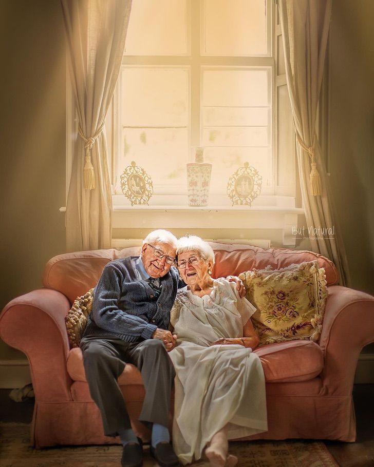 contioutra.com - Anciãos emocionam a todos ao celebrarem seu 70º aniversário de casamento. O amor é verdadeiro e duradouro!
