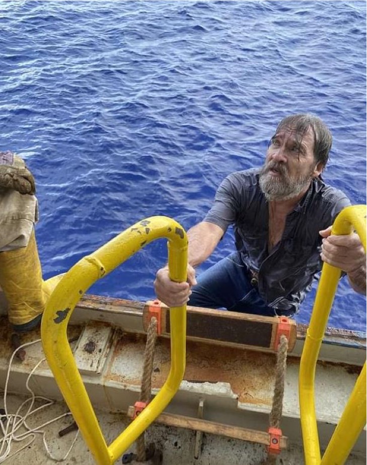 contioutra.com - Marinheiro que desapareceu na Flórida é milagrosamente encontrado vivo após 43 horas no mar