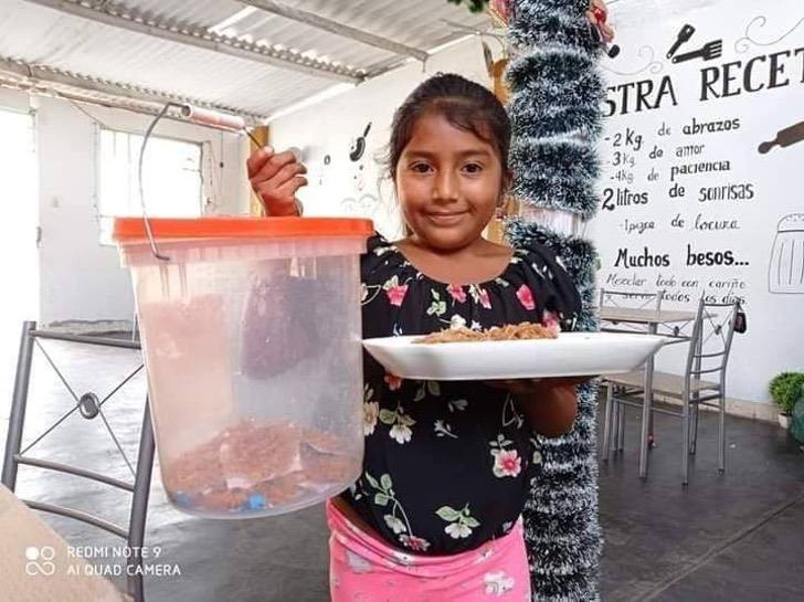 contioutra.com - Menina de 9 anos pagou seu próprio presente de Natal com a venda de cocadas caseiras
