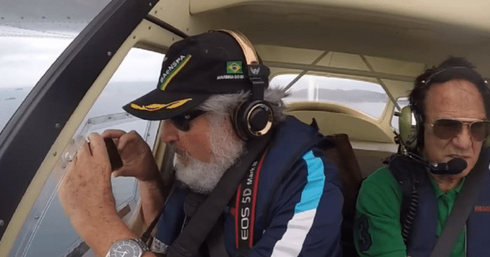 Celular cai de avião, filma trajetória até o chão e é recuperado funcionando. Veja o vídeo!