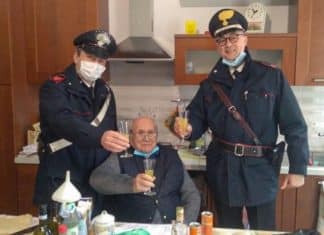 Vovô italiano chamou a polícia para evitar a solidão na véspera de Natal