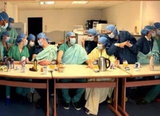 Artista recria ‘A Última Ceia’ homenageando os profissionais de saúde durante a pandemia