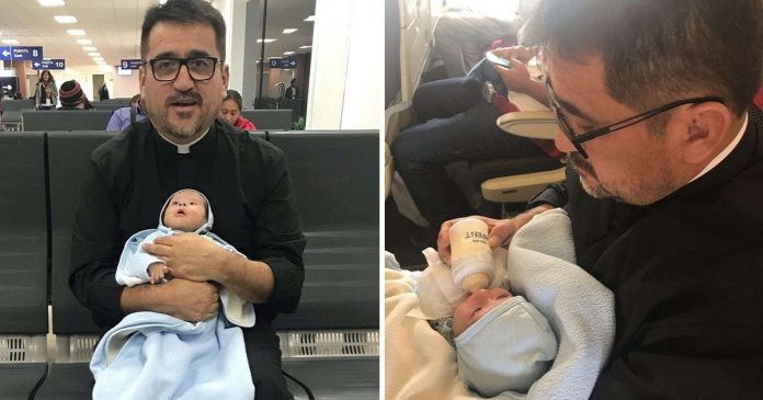 Padre peruano adota bebê abandonado com síndrome de Down