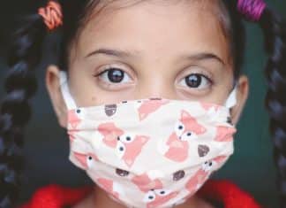 Nova variante do coronavírus pode atingir mais facilmente as crianças, dizem cientistas