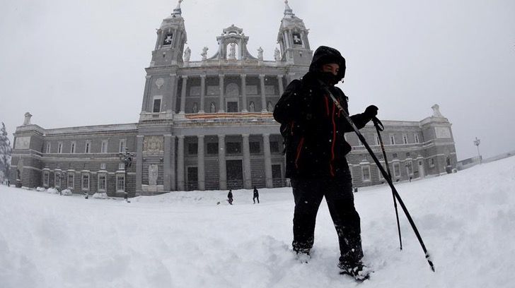 contioutra.com - Esse médico caminhou 17 km em uma tempestade de neve para trabalhar no hospital. Os pacientes valem a pena!