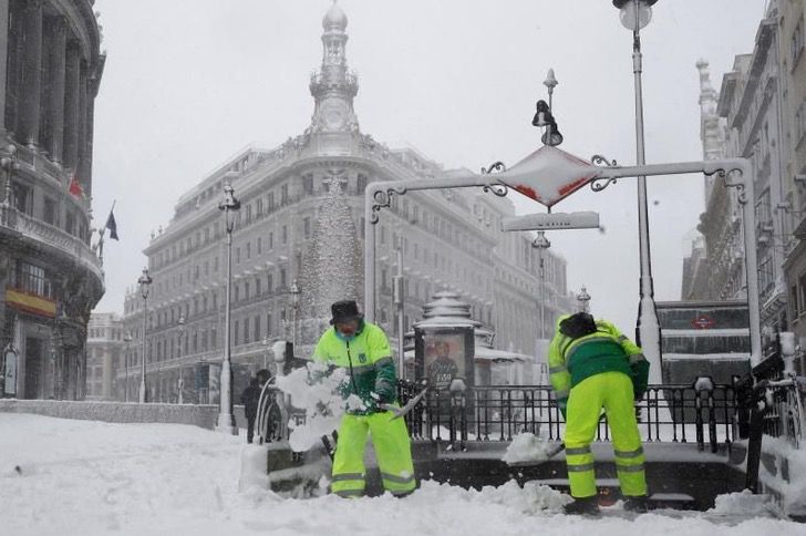 contioutra.com - Esse médico caminhou 17 km em uma tempestade de neve para trabalhar no hospital. Os pacientes valem a pena!