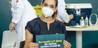 “Somos tão importantes quanto os médicos”, diz faxineira de hospital sobre ser vacinada contra Covid-19