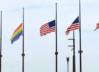 Joe Biden permite bandeiras LGBTs em órgãos do governo: “Precisamos assumir o papel de proteger estas pessoas”