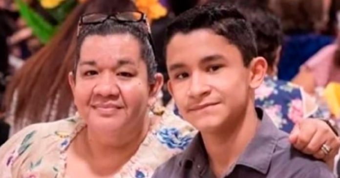 Garoto de 14 anos luta para salvar a mãe, única família que lhe resta, de caso grave de Covid-19