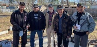 Comunidade se une para reformar casa em ruínas para que idoso de 94 anos tenha uma teto seguro para viver Comunidade se une para reformar casa em ruínas para que idoso de 94 anos tenha uma teto seguro para viver