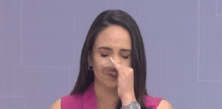 Apresentadora chora ao vivo com caso de criança que ligou para a PM para salvar a mãe