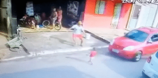 Câmera de segurança flagra momento em que homem salva criança de ser atropelada no Pará