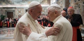 Papa Francisco e papa emérito Bento XVI já se vacinaram contra a Covid-19