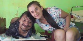 Ele não tem braços nem pernas, mas foi assim que criou as filhas sem mãe: “Melhor pai do mundo”