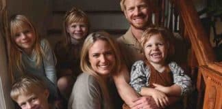 Influenciadora que estava grávida do quinto filho falece aos 36 anos