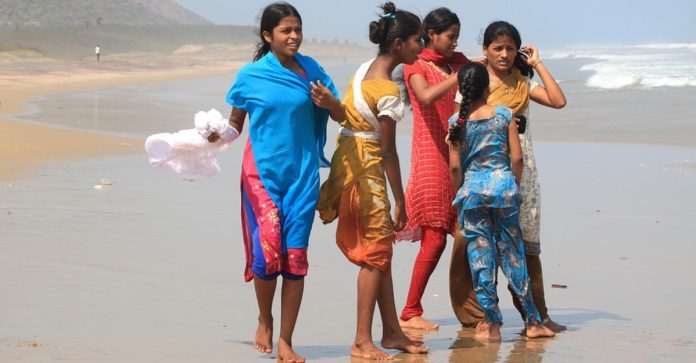 “Um sopro de esperança”: Projeto constrói aldeia para mulheres excluídas na Índia