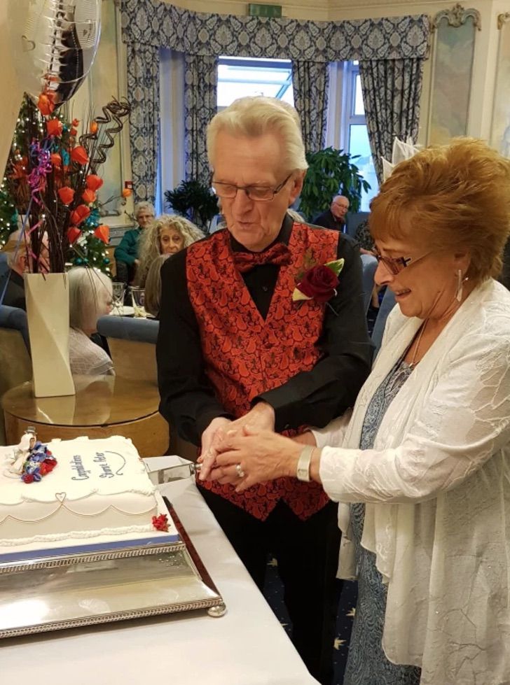contioutra.com - Viúvos de 70 anos se conheceram em sua casa de repouso e se casaram. Nunca é tarde para o amor!