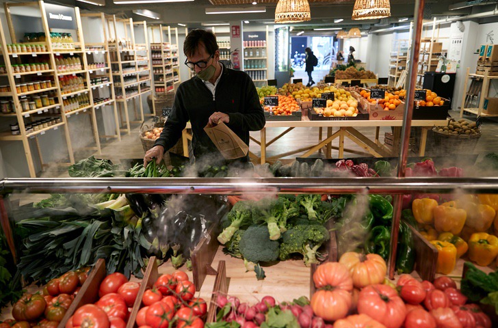 contioutra.com - Primeiro supermercado ecológico e completamente sem plástico é aberto na Espanha.