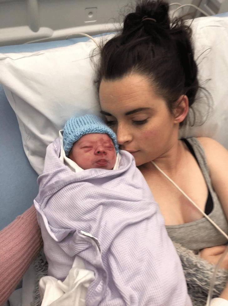 contioutra.com - Mulher volta do hospital com beb&ecirc; rec&eacute;m-nascido e n&atilde;o encontra o namorado. Fugiu com a m&atilde;e dela!