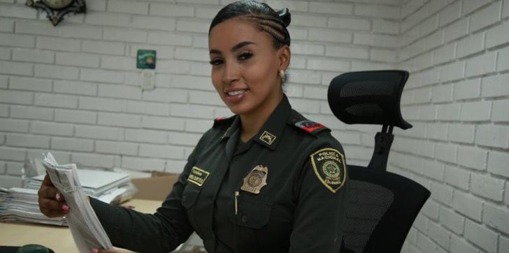contioutra.com - Ela é a primeira mulher trans na Polícia Colombiana e afirma: “Não influencia”.